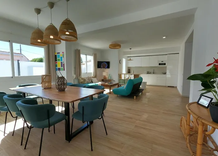 Preciosa Villa Independiente 100Metros Playa 10Personas, Free Parking, Fully Renovated Now