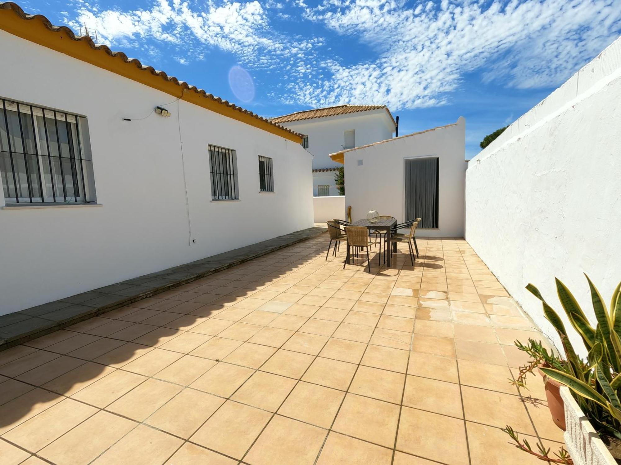 Preciosa Independiente 100metros Playa 10personas, Free Parking, Fully Renovated Now Holiday home